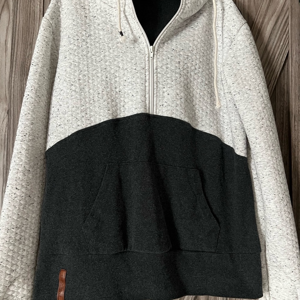 AMPERSAND AVE Gray and Cream Crew Neck Sweater
